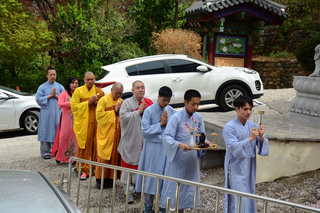 Khoá tu một ngày và lễ Quy Y Tam Bảo