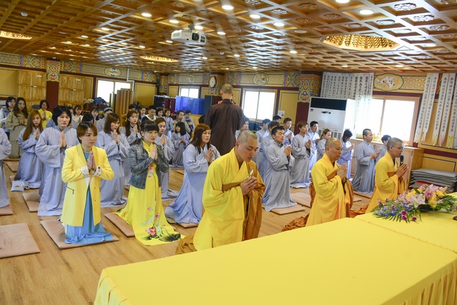 Khoá tu một ngày và lễ Quy Y Tam Bảo