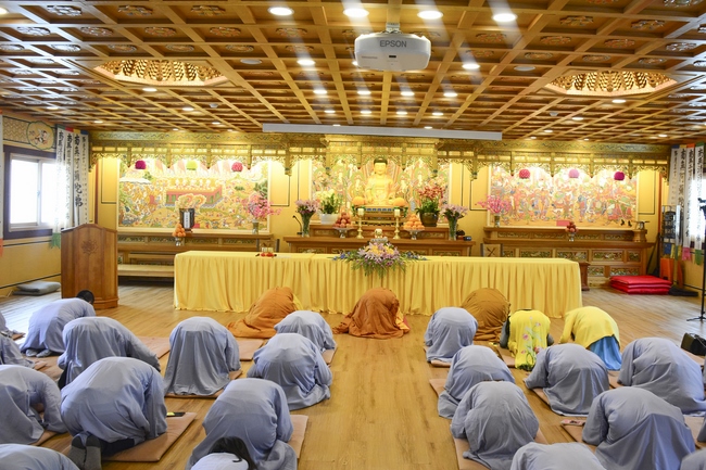 Khoá tu một ngày và lễ Quy Y Tam Bảo