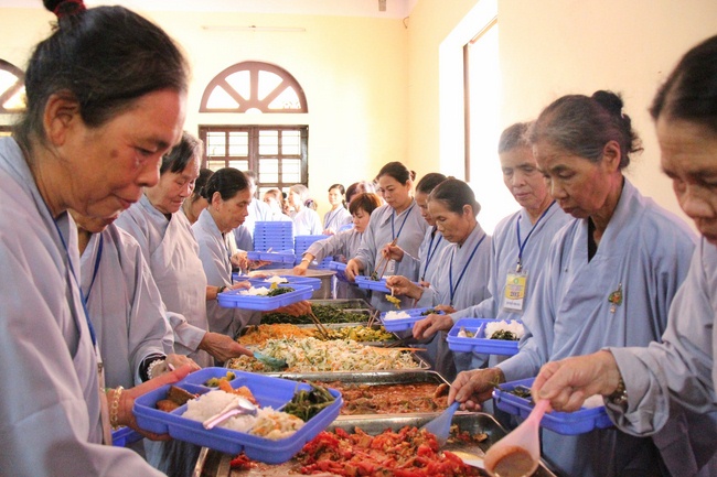 The Retreat of Eight Precepts in 3 days and 2 nights at Hoa Phuc Pagoda