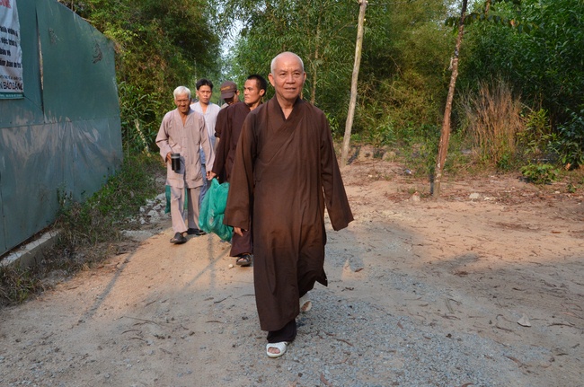 Transferring a varan to the ranch of wild animals