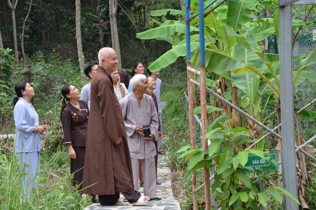 Transferring a varan to the ranch of wild animals