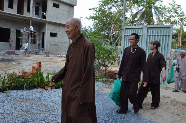 Transferring a varan to the ranch of wild animals