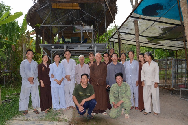 Transferring a varan to the ranch of wild animals