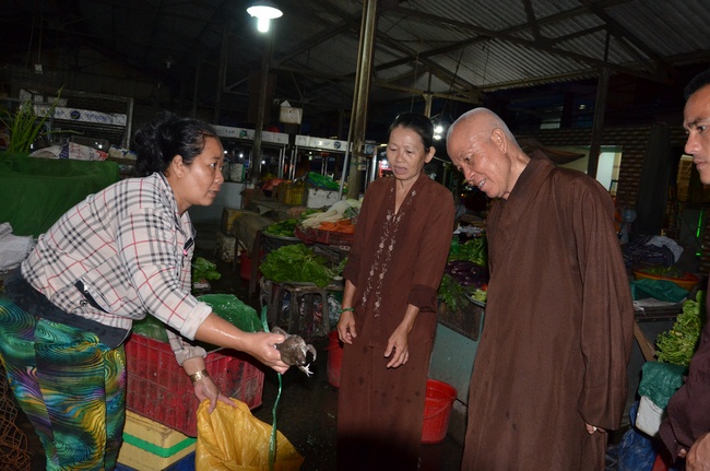 Transferring a varan to the ranch of wild animals