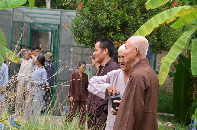 Transferring a varan to the ranch of wild animals