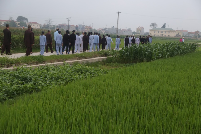 The first day of seven days retreat “Learning  the Buddha’s conduct”
