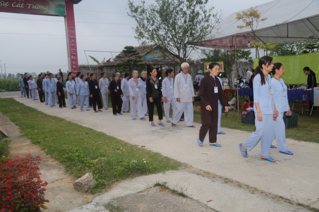 The first day of seven days retreat “Learning  the Buddha’s conduct”