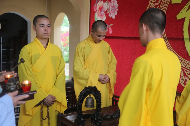 The first day of seven days retreat “Learning  the Buddha’s conduct”