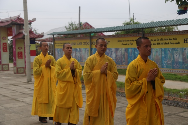 The first day of seven days retreat “Learning  the Buddha’s conduct”