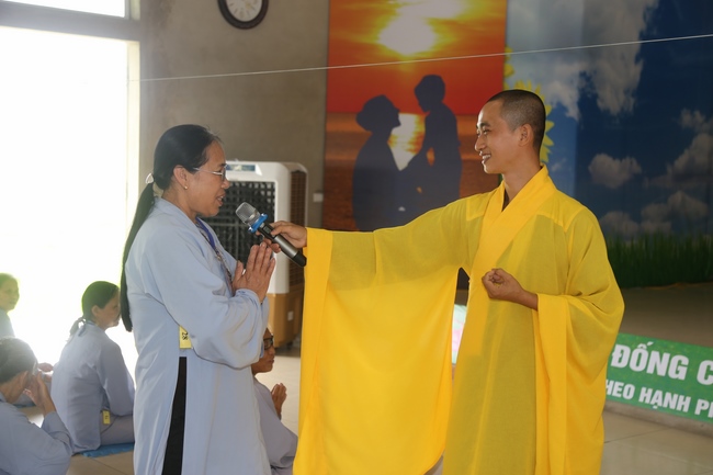 The first day of seven days retreat “Learning  the Buddha’s conduct”