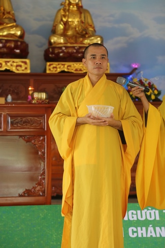 The first day of seven days retreat “Learning  the Buddha’s conduct”