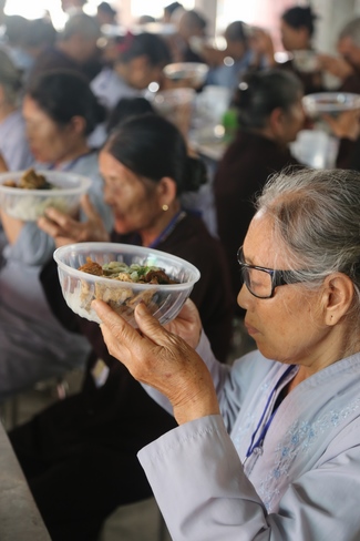 The first day of seven days retreat “Learning  the Buddha’s conduct”