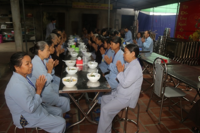 The first day of seven days retreat “Learning  the Buddha’s conduct”