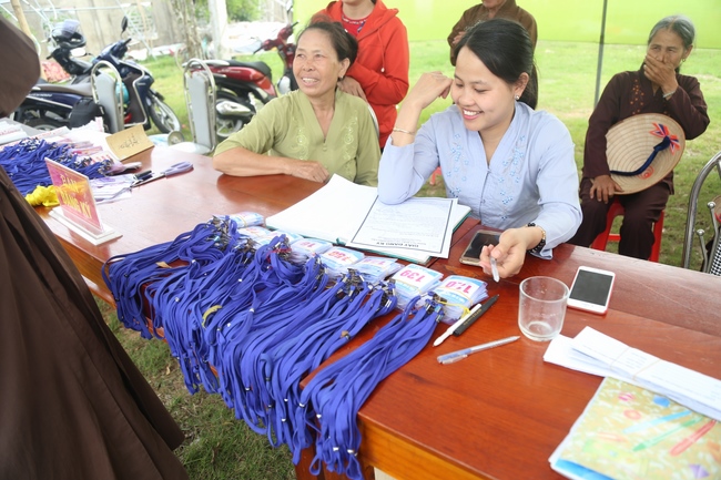 The first day of seven days retreat “Learning  the Buddha’s conduct”