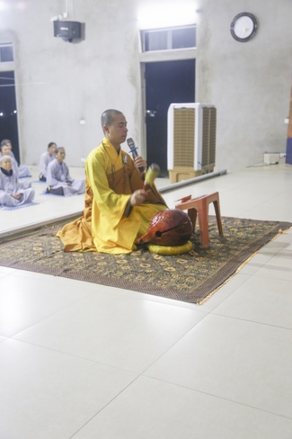 The first day of seven days retreat “Learning  the Buddha’s conduct”