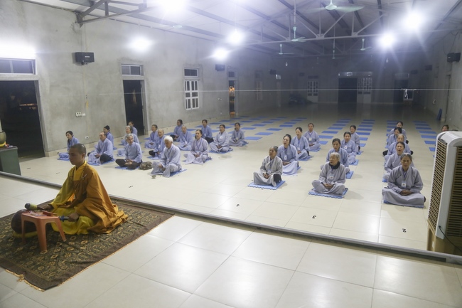 The first day of seven days retreat “Learning  the Buddha’s conduct”