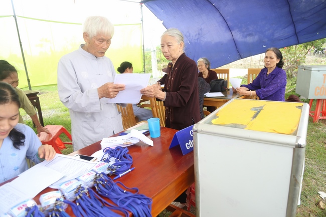 The first day of seven days retreat “Learning  the Buddha’s conduct”