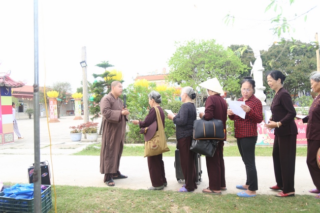 The first day of seven days retreat “Learning  the Buddha’s conduct”