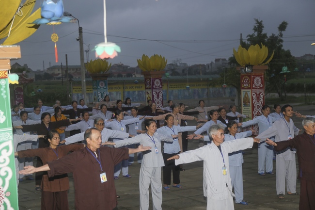 The second day of seven-day retreat “Learning  following the Buddha’s teachings”