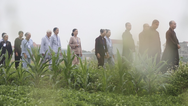 The third day of seven-day retreat “Learning  the Buddha’s conduct