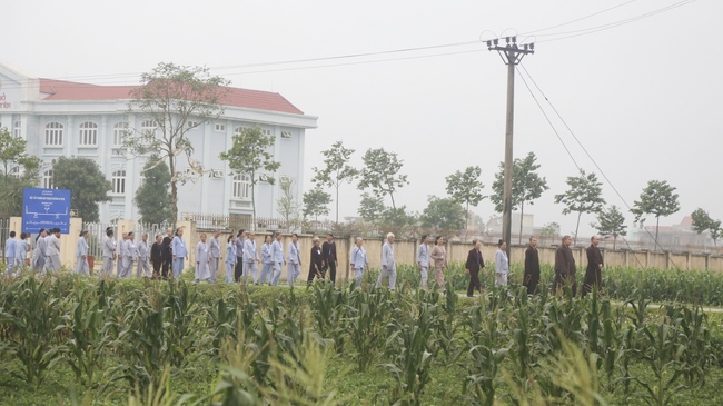 The third day of seven-day retreat “Learning  the Buddha’s conduct