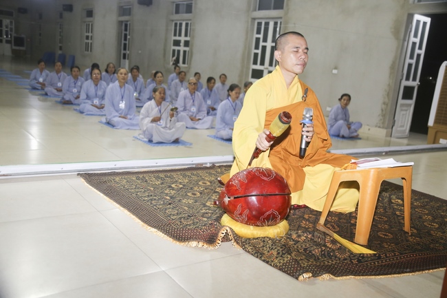 The third day of seven-day retreat “Learning  the Buddha’s conduct