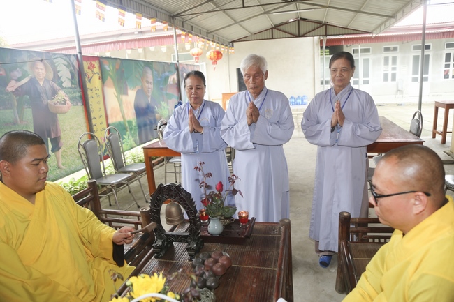 The third day of seven-day retreat “Learning  the Buddha’s conduct