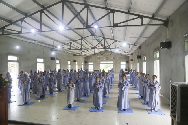 The third day of seven-day retreat “Learning  the Buddha’s conduct