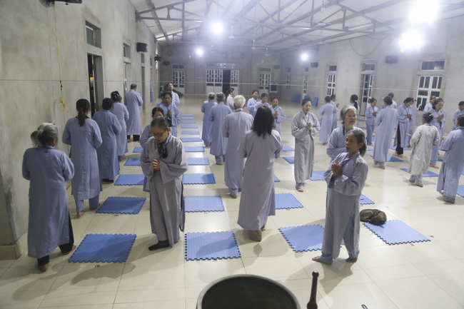 The third day of seven-day retreat “Learning  the Buddha’s conduct