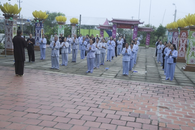 The third day of seven-day retreat “Learning  the Buddha’s conduct