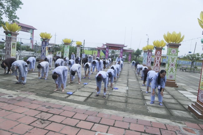 The third day of seven-day retreat “Learning  the Buddha’s conduct