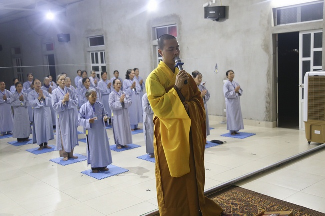 The fourth day of the Seven-Day Retreat “Learning  the Buddha’s conduct”