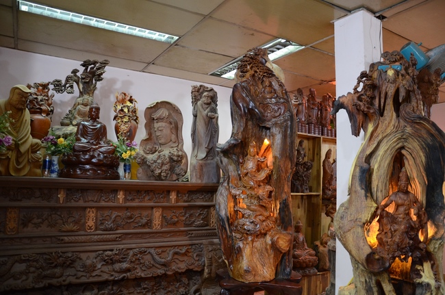 “Offering for the Buddha‘s statue sculpture”