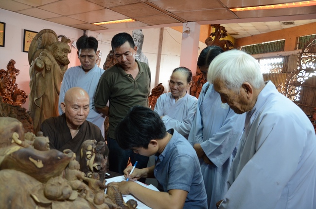 “Offering for the Buddha‘s statue sculpture”