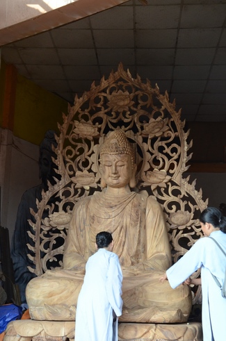 “Offering for the Buddha‘s statue sculpture”