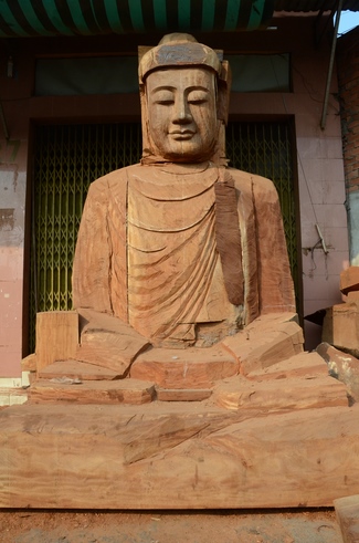 “Offering for the Buddha‘s statue sculpture”