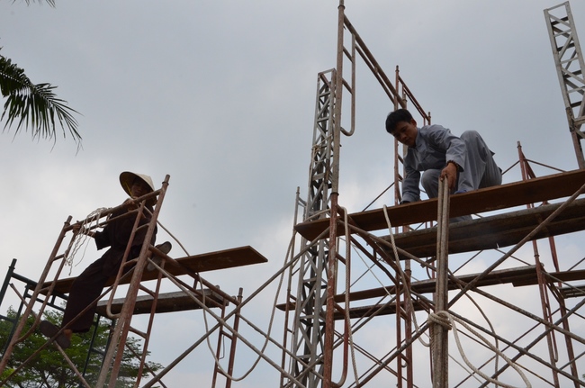 “Offering for the Buddha‘s statue sculpture”