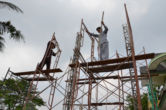 “Offering for the Buddha‘s statue sculpture”