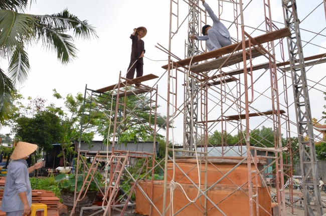 “Offering for the Buddha‘s statue sculpture”