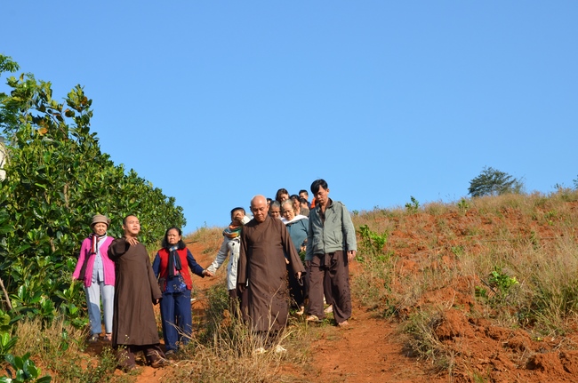 “Offering for the Buddha‘s statue sculpture”