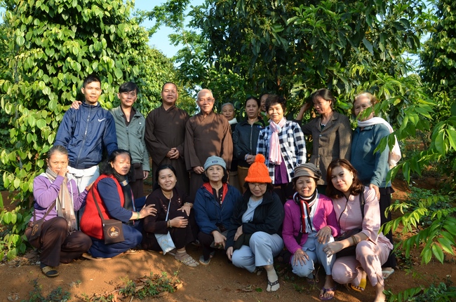 “Offering for the Buddha‘s statue sculpture”