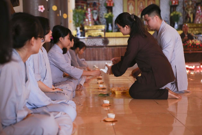 Khóa tu thiền trà “Về để lắng nghe” tại chùa Hòa Phúc