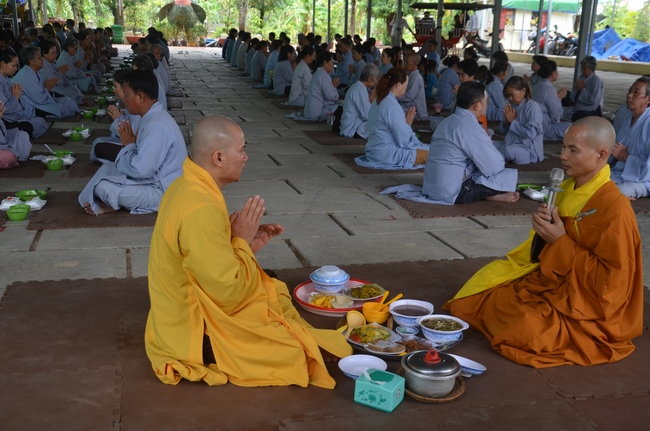 One-day cultivation at Hoang Phap Pagoda in Cambodia