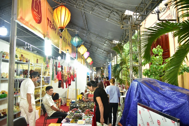 Buddhist Culture - Cuisine Fair At Pho Quang Temple