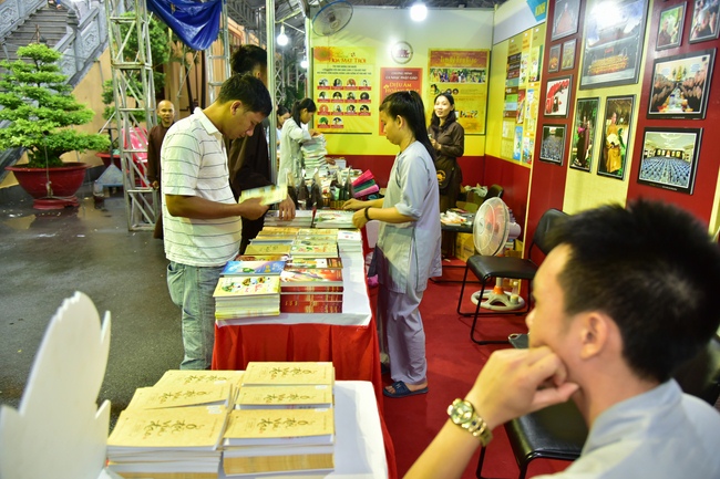 Buddhist Culture - Cuisine Fair At Pho Quang Temple