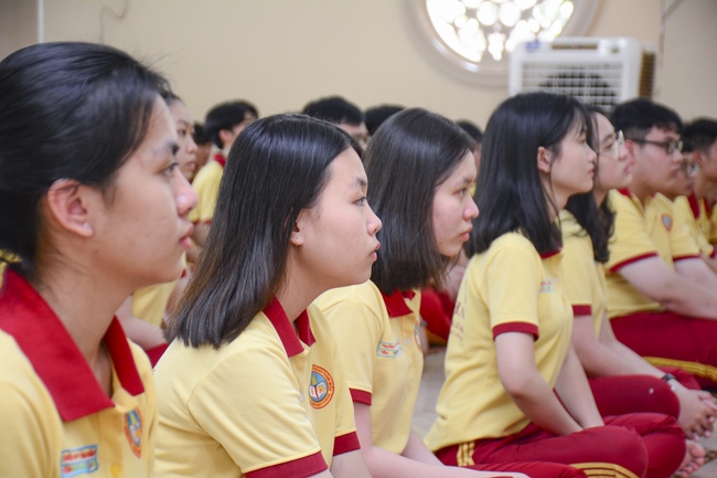 Thanh Nhan’s High-school-student prayed before the final exam