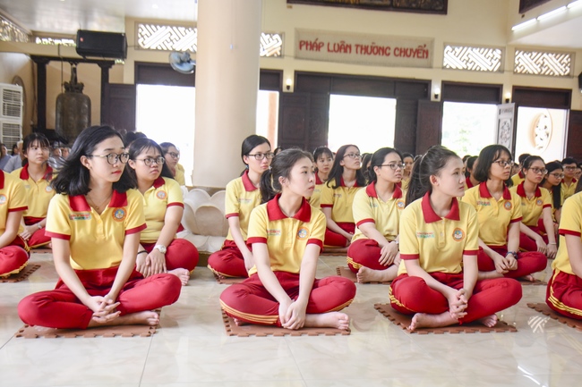 Thanh Nhan’s High-school-student prayed before the final exam