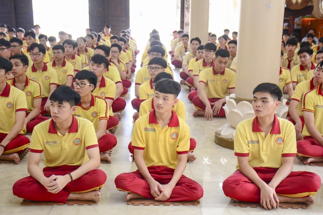 Thanh Nhan’s High-school-student prayed before the final exam