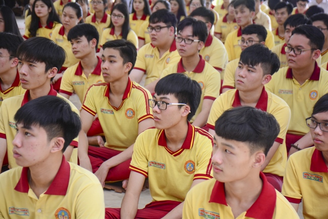 Thanh Nhan’s High-school-student prayed before the final exam
